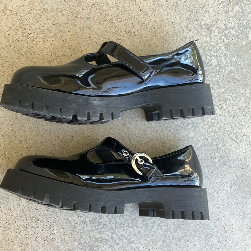 Steve Madden Black Patent Leather Chunky Sole Shoes, 6 - Picture 4 of 8